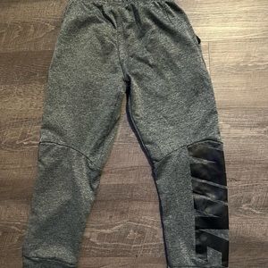 Nike Boys size M
Dri-Fit Nike joggers